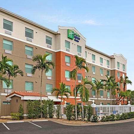 Holiday Inn Express & Suites Pembroke Pines-Sheridan St By Ihg Exterior photo