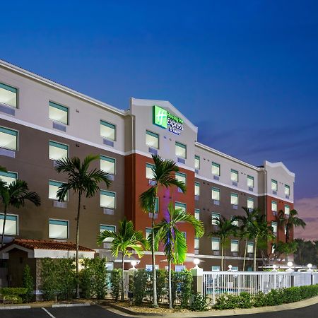 Holiday Inn Express & Suites Pembroke Pines-Sheridan St By Ihg Exterior photo