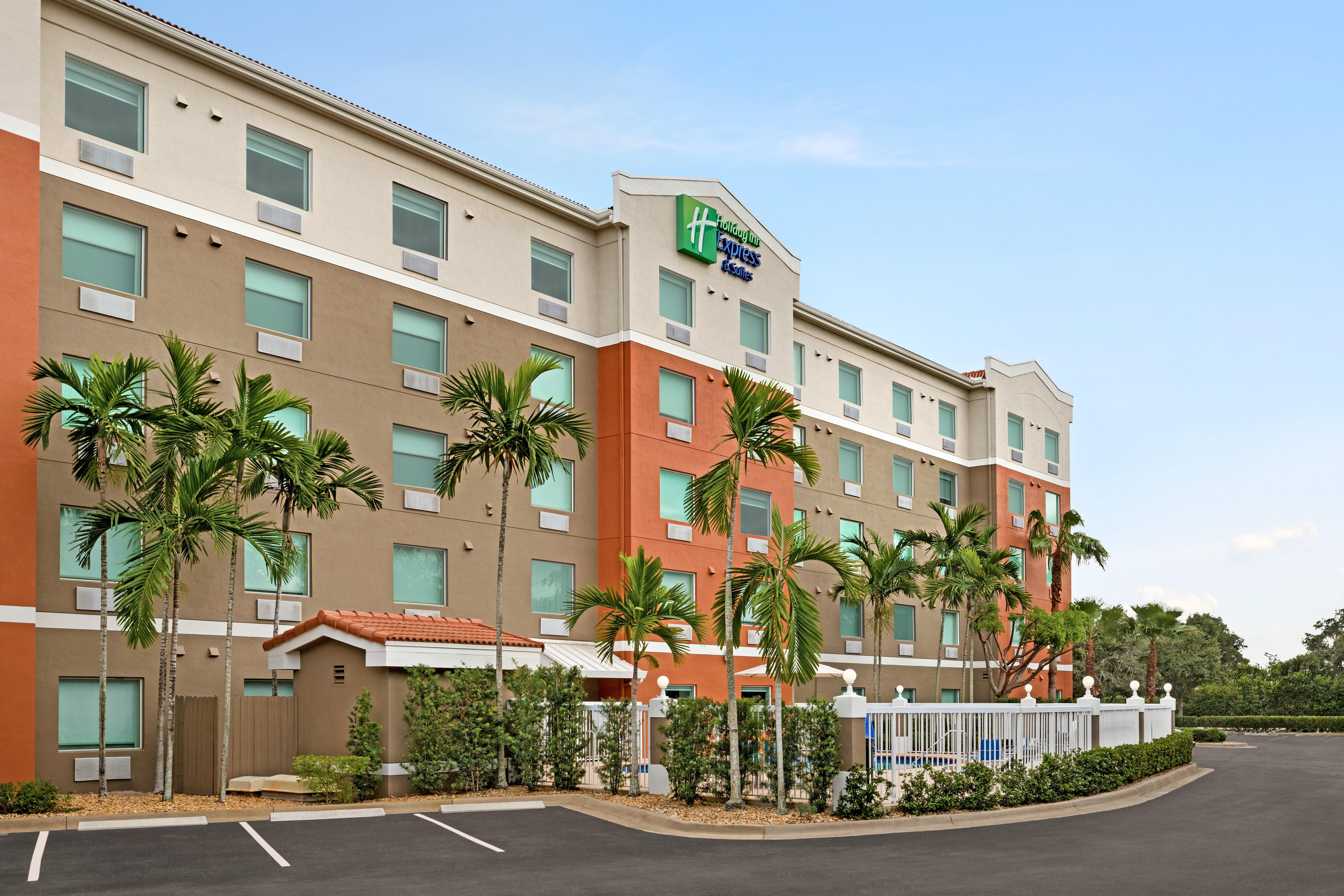 Holiday Inn Express & Suites Pembroke Pines-Sheridan St By Ihg Exterior photo