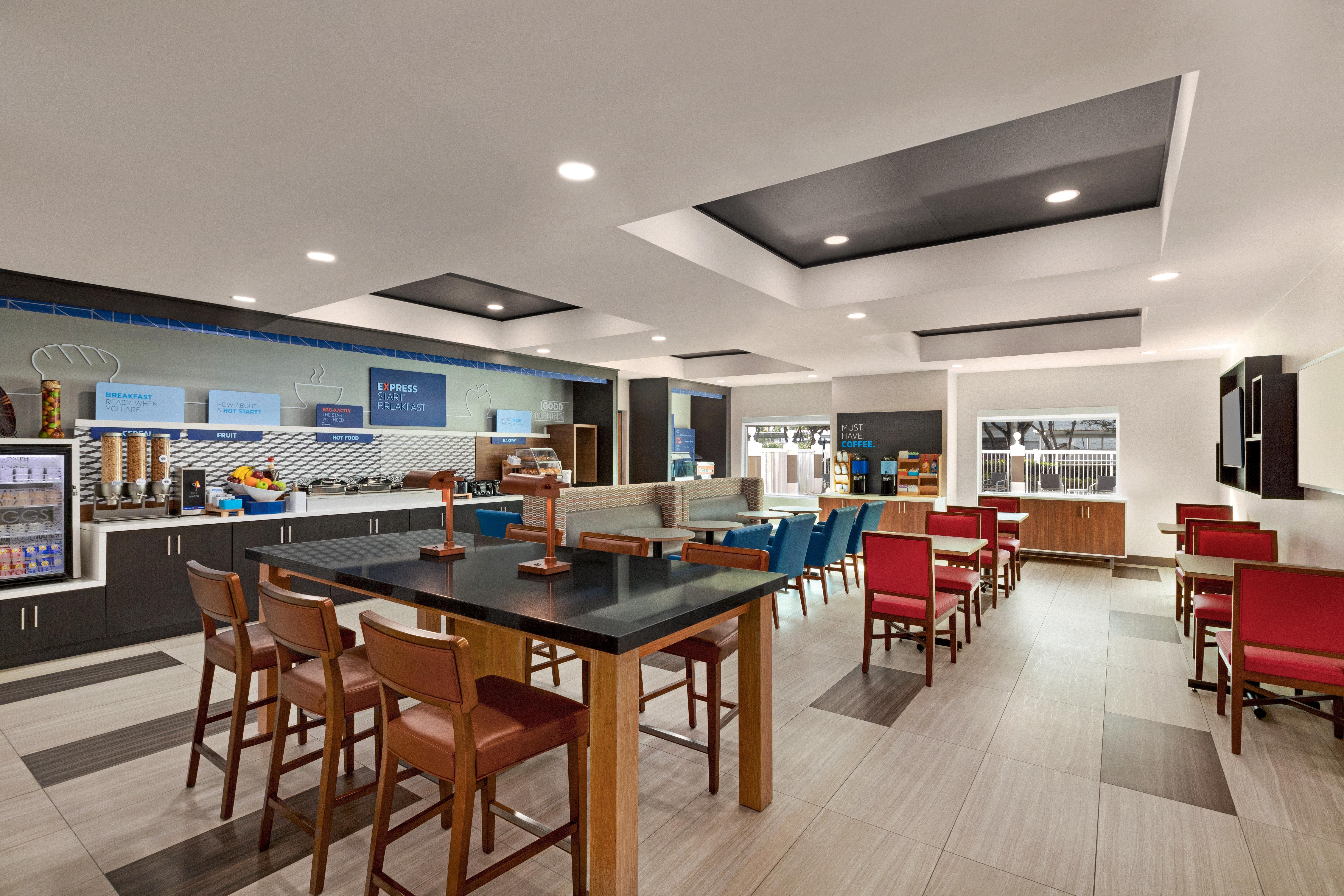Holiday Inn Express & Suites Pembroke Pines-Sheridan St By Ihg Exterior photo
