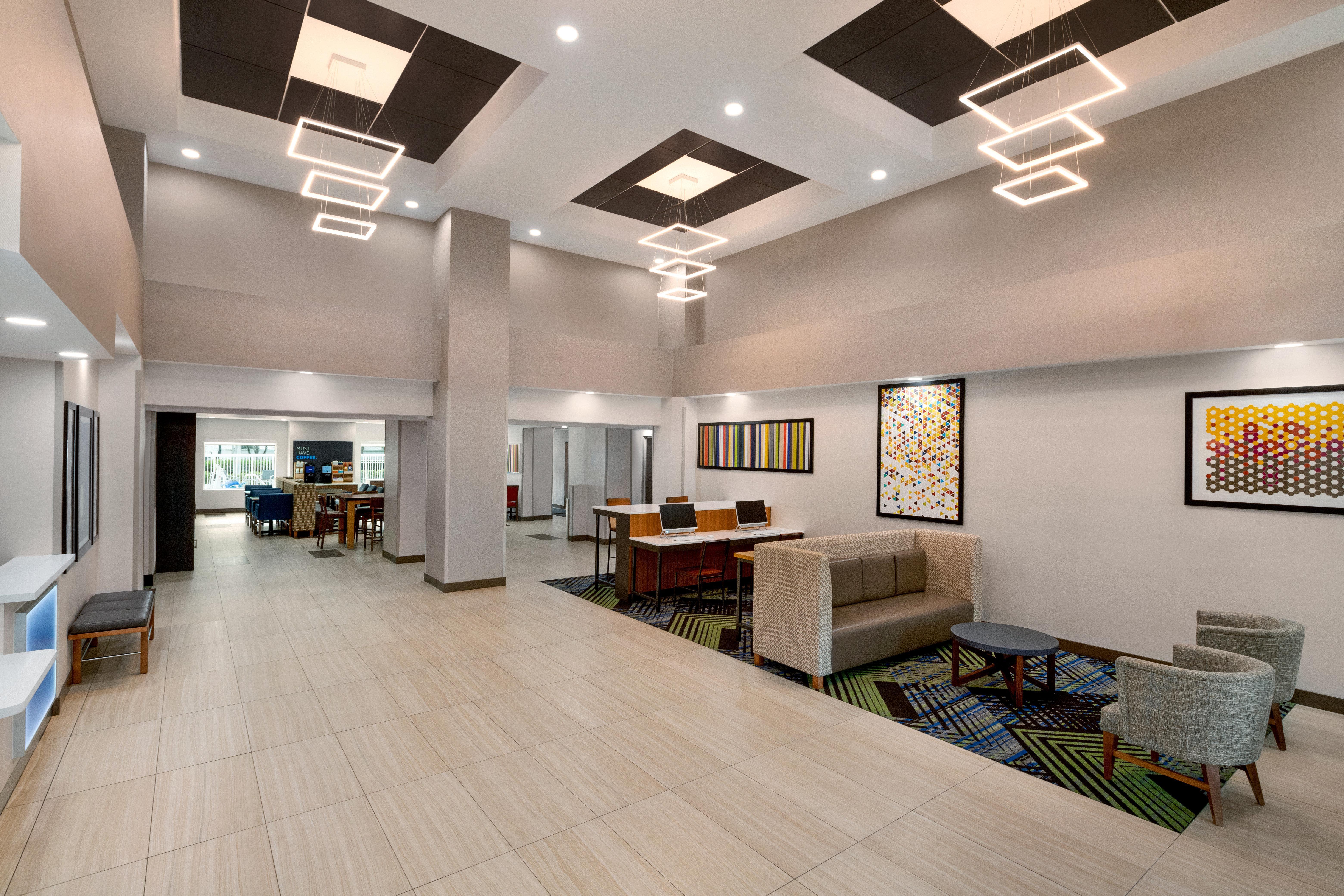 Holiday Inn Express & Suites Pembroke Pines-Sheridan St By Ihg Exterior photo